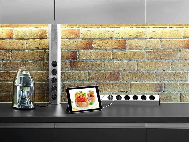 Bachmann CASIA Universalleiste ALU 4xSteckdose 2 USB + Schalter (923.008) Anwendungsbeispiel Küche Bachmann CASIA Universalleiste ALU 4xSteckdose 2 USB + Schalter (923.008) Anwendungsbeispiel Küche