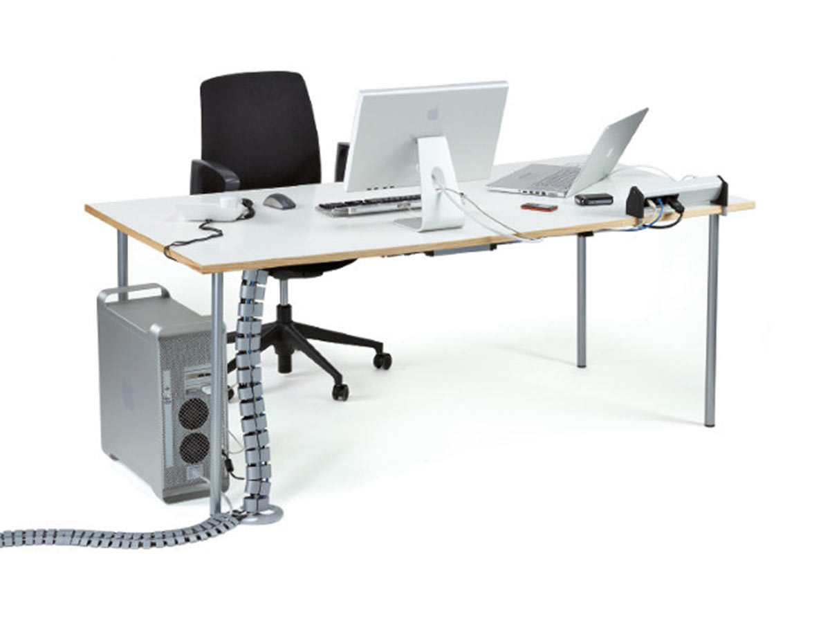 Bachmann Kabelschlange PRO schwarz (930.032) Anwendungbeispiel Schreibtisch Bachmann Kabelschlange PRO schwarz (930.032) Anwendungbeispiel Schreibtisch