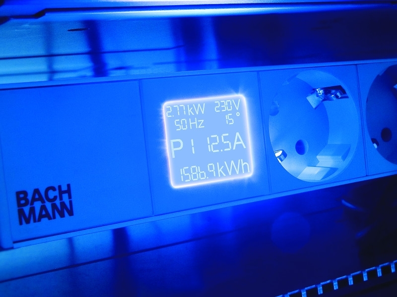 Bachmann 19 Zoll Steckdosenleiste BlueNet BN0500 Display Bachmann 19 Zoll Steckdosenleiste BlueNet BN0500 Display