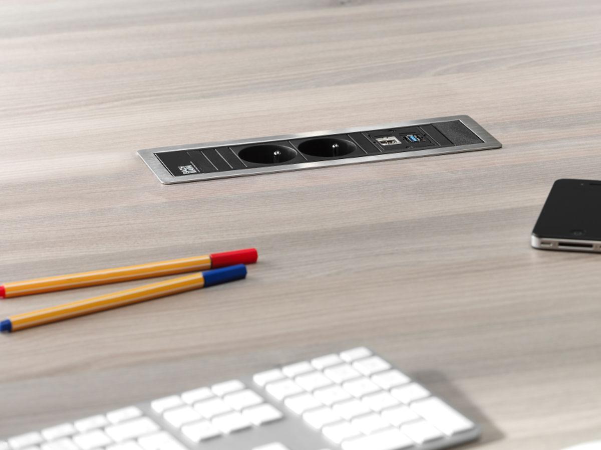 Bachmann Power Frame 3-fach 2x Steckdose Doppel USB Charger (916.1193), superflach Bachmann Power Frame 3-fach 2x Steckdose Doppel USB Charger (916.1193), superflach