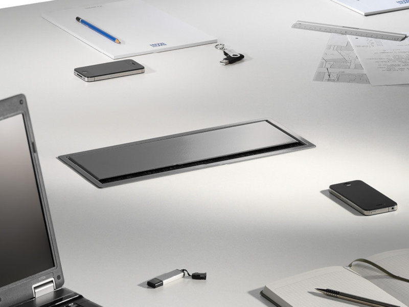 Bachmann CONI Einbaurahmen 6-fach silbergrau (338.0205) Anwendung Büro Bachmann CONI Einbaurahmen 6-fach silbergrau (338.0205) Anwendung Büro