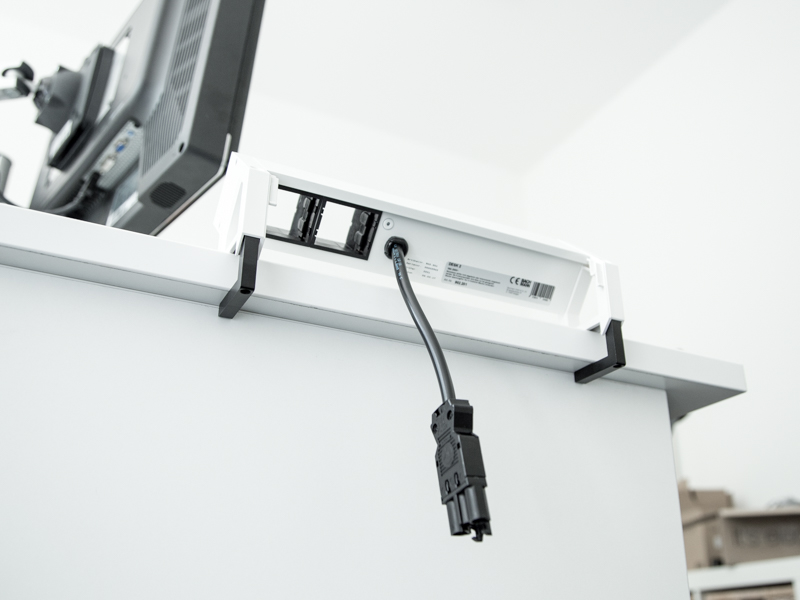 Bachmann DESK 2 1x USB Charger 2x Steckdose 1x Custom weiß (902.228) Rückseite Bachmann DESK 2 1x USB Charger 2x Steckdose 1x Custom weiß (902.228) Rückseite