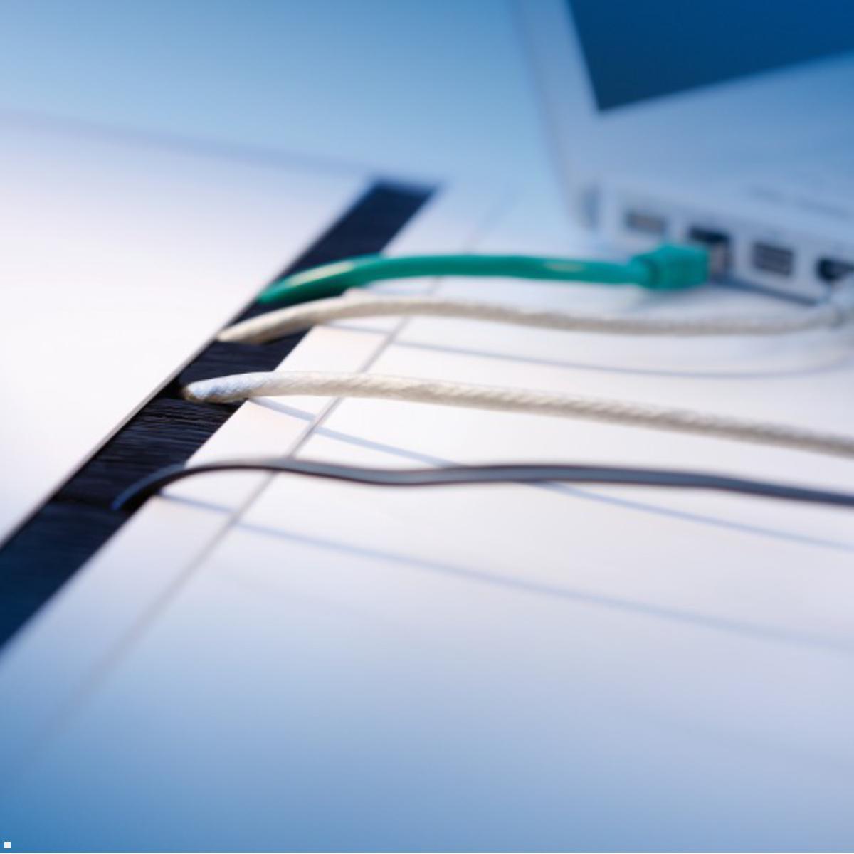 Bachmann CONI DUO Einbaurahmen kurz, 2x 3-fach (911.047) schwarz, integrierter Bürsteneinsatz  Bachmann CONI DUO Einbaurahmen kurz, 2x 3-fach (911.047) schwarz, integrierter Bürsteneinsatz