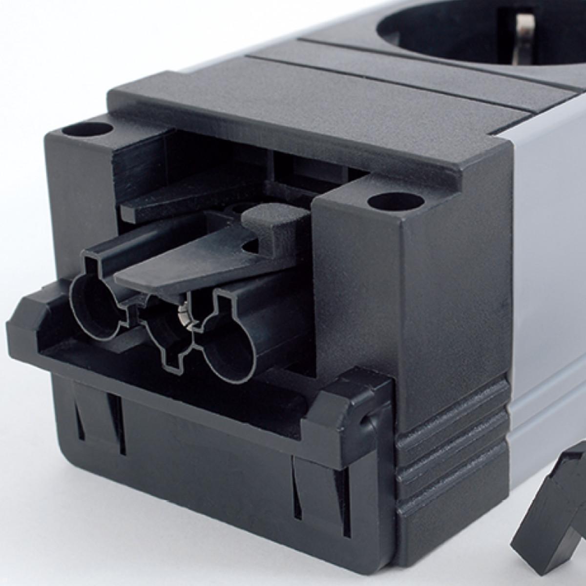 Bachmann STEP ALU 5-fach Steckdosenleiste, erhöhter Berührungsschutz (906.19145), Anschluss Bachmann STEP ALU 5-fach Steckdosenleiste, erhöhter Berührungsschutz (906.19145), Anschluss