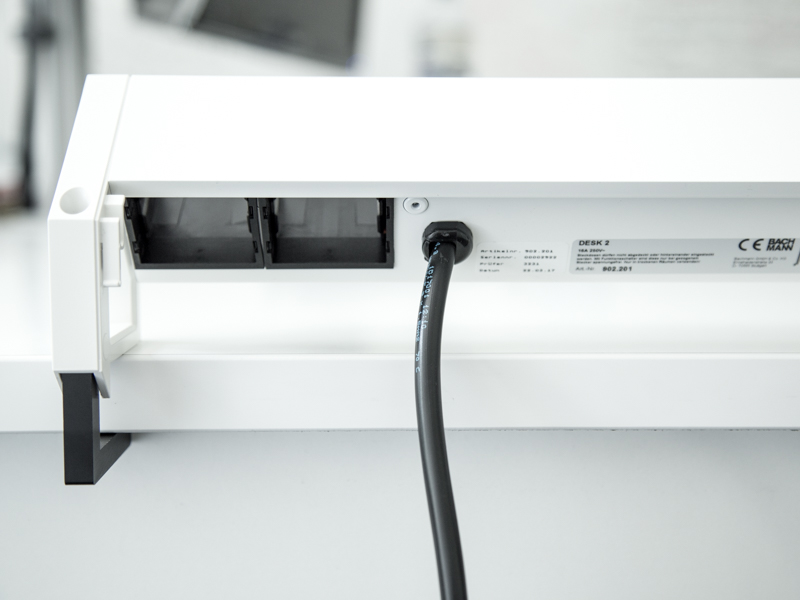 Bachmann DESK 2 1x USB Charger 2x Steckdose 1x Custom weiß (902.228) Back Bachmann DESK 2 1x USB Charger 2x Steckdose 1x Custom weiß (902.228) Back