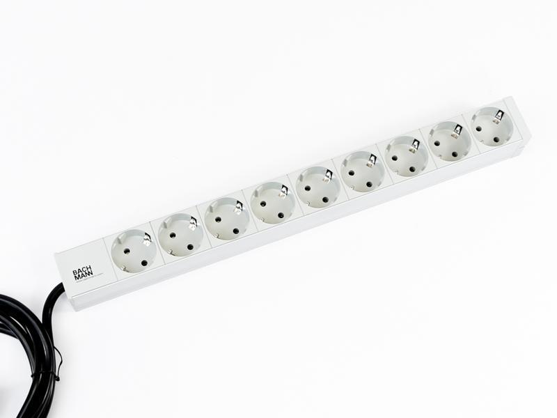 Bachmann 19 Zoll Steckdosenleiste 9x Steckdose 1HE (333.401) Bachmann 19 Zoll Steckdosenleiste 9x Steckdose 1HE (333.401)